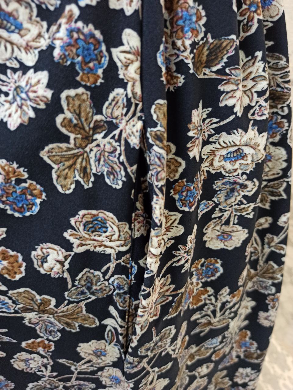 Абайя жіноча чорного кольору з квітковим малюнком - Зображення 4