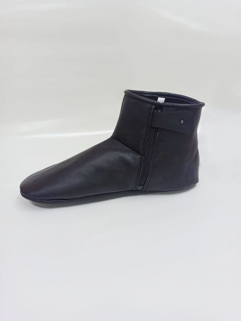 Хуффи з натуральної шкіри чорного кольору