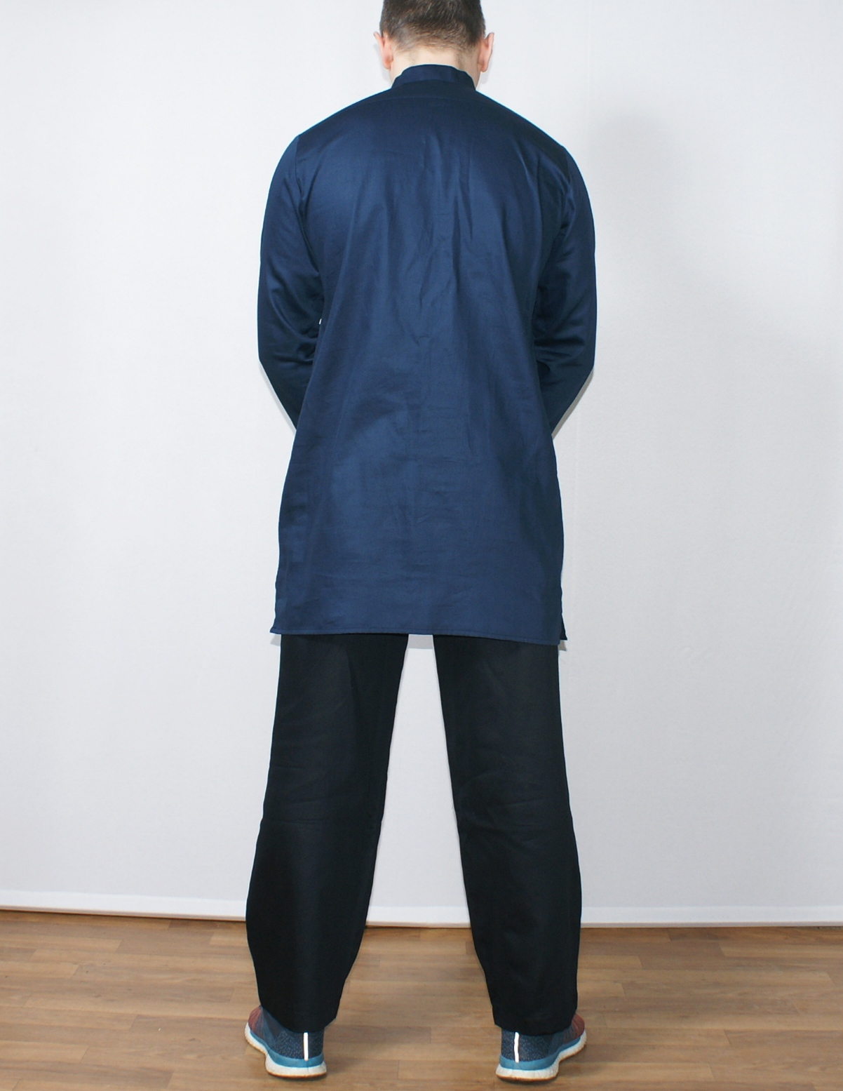 Абая чоловіча синього кольору