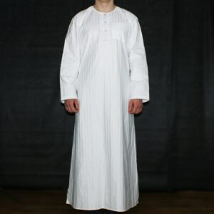 Абая чоловіча білого кольору з вишивкою